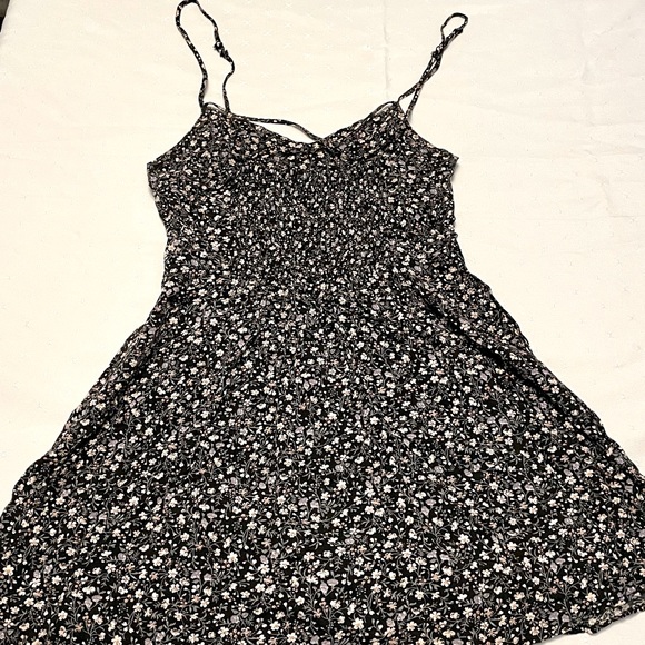 GARAGE - Black floral mini dress - Picture 2 of 5